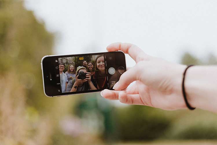Mastering the Art of Mirror Selfies: How to Take Mirror Selfies in You