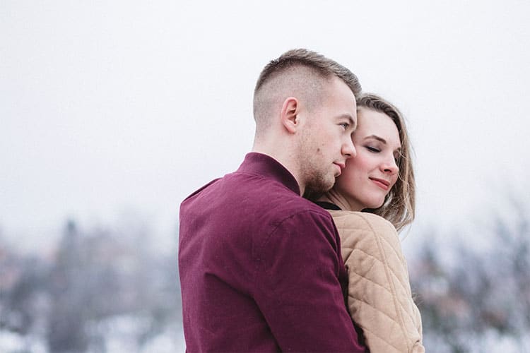 14 Outdoor Couple Poses for Unforgettable Portraits