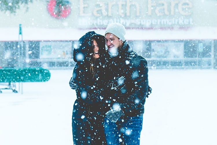 couple posing in a snowy park Stock Photo - Alamy